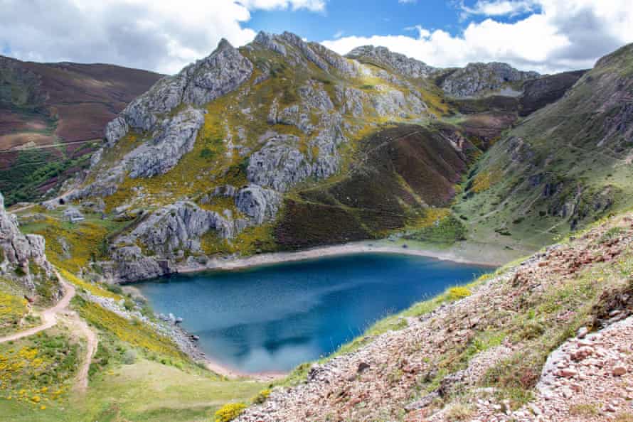 Lake La Cueva.