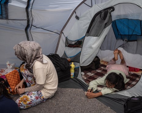 Беженцы, прибывающие в Порт Великобритании