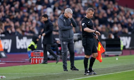 David Moyes looks dejected as West Ham are thrashed by Arsenal