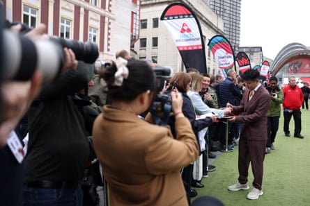 Zhao Xintong signs autographs outside the Crucible