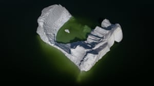 Uma vista aérea do iceberg tipo piscina