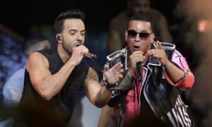 Favorito, favorito... Luis Fonsi, Daddy Yankee performing at the Latin Billboard awards.