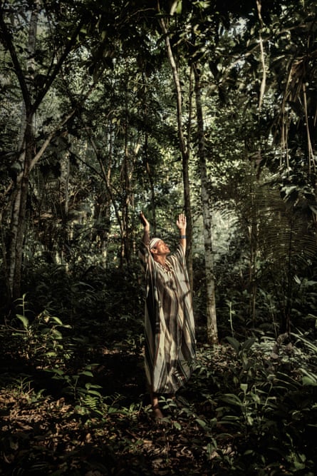 Piyãko lifts his arms in religious ritual