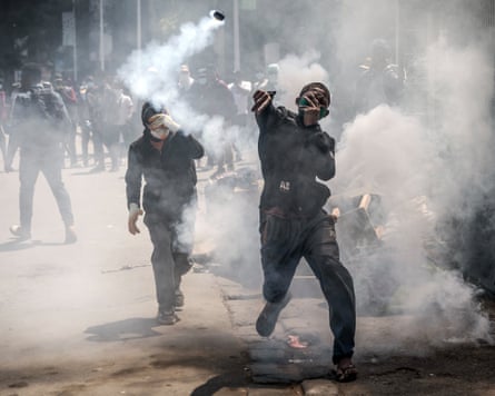 أمر الحاكم العسكري لمدغشقر بأن يتوجب على الوزراء اجتياز اختبارات كشف الكذب أمر الحاكم العسكري لمدغشقر بأن يتوجب على الوزراء اجتياز اختبارات كشف الكذب