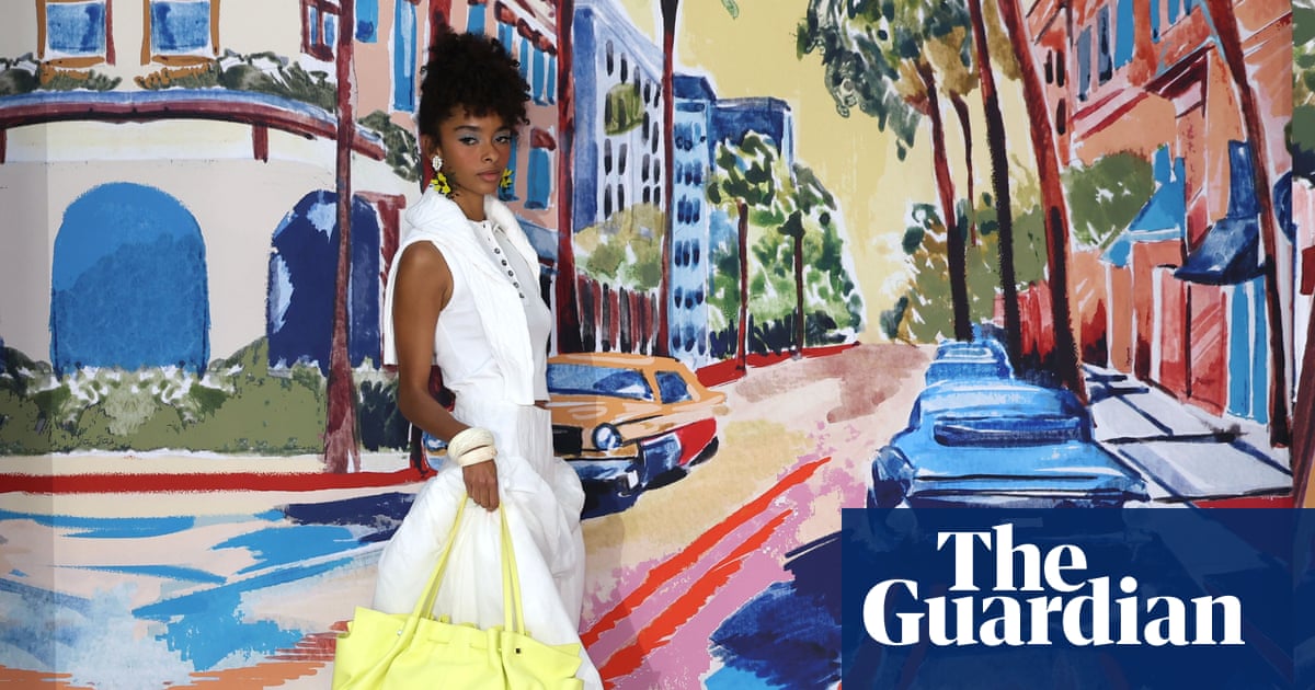 London fashion week aims to restore sector’s role as UK economic powerhouse