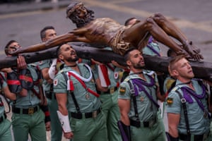 Man on cross is carried by soldiers