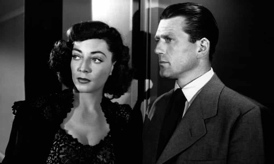 Marie Windsor and Charles McGraw in the Narrow Margin.
