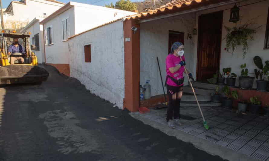 La Palma’s volcanic headache: what to do with all the lava and ash | Volcanoes 3 Gladys Jeronimo, 65, cleans sand and ash from her home in the Las Manchas neighbourhood.