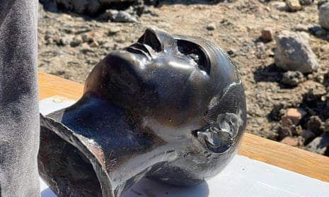 Well-defined bronze head.