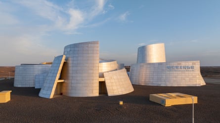 Image of the white walls of the museum’s outer structures in the desert