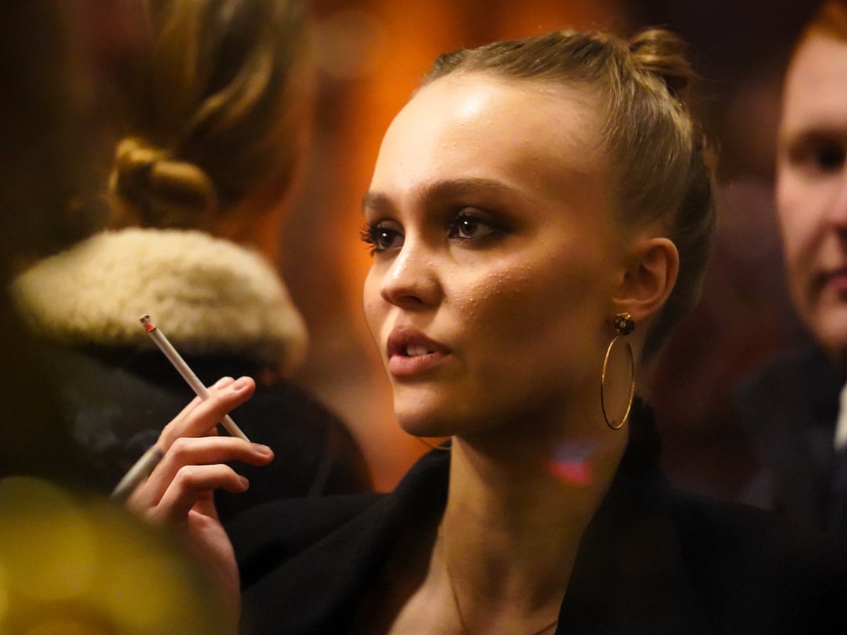 Celebrities are smoking again: 'Things are grungier, edgier, sleazier' | Smoking | The Guardian Celebrities are smoking again: 'Things are grungier, edgier, sleazier' | Smoking | The Guardian