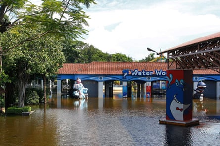 Flooding in Siam Amazing Park