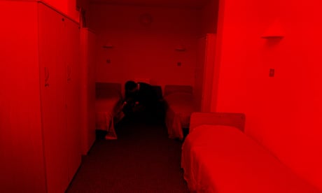 Μέσα σε κέντρα κράτησης μεταναστών