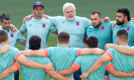 Pablo Lemoine talks to his squad