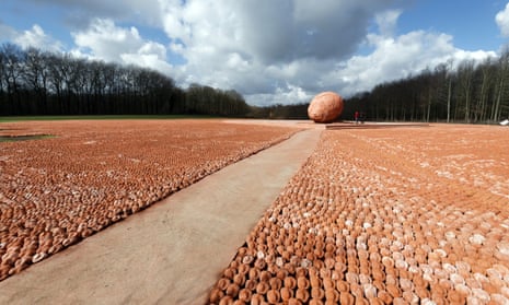 Thousands of clay sculptures on battlefield