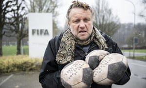 World Cup 2022 draw, Premier League team news and more – live! | Football 1 German artist Volker-Johannes Trieb holds a demonstration at the Fifa headquarters in Zurich.