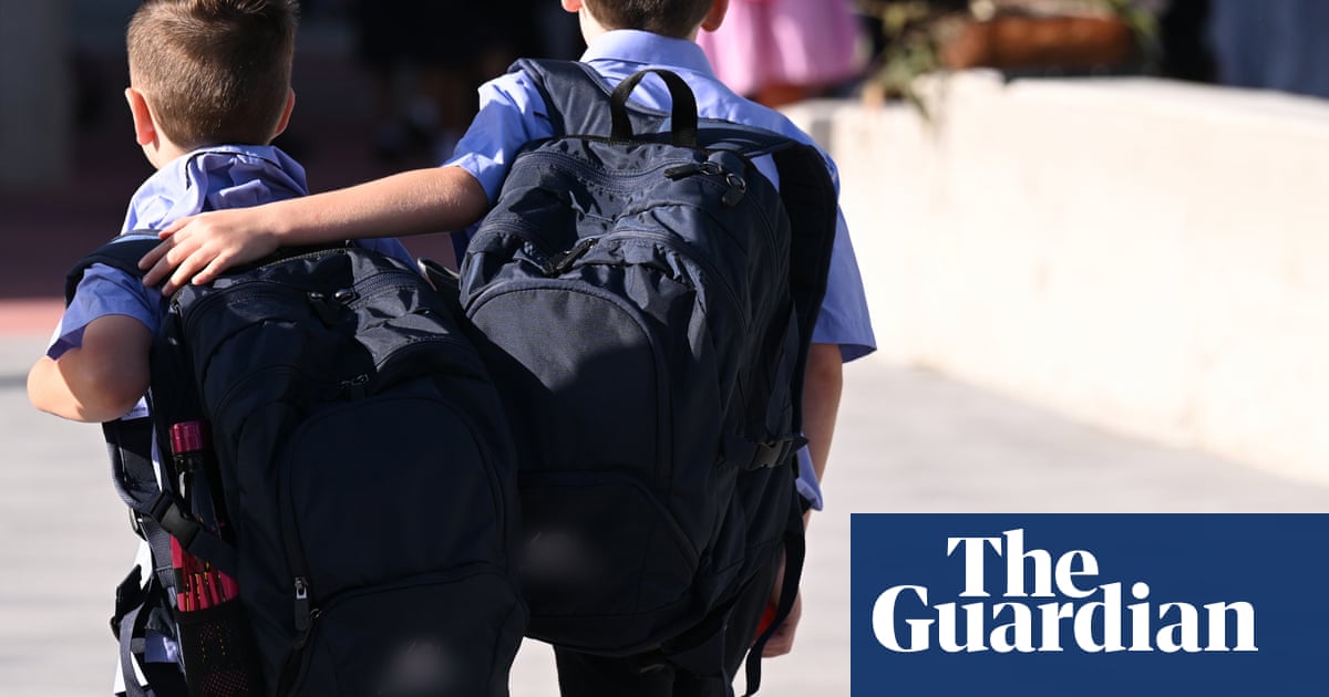 Australian public school funding falls behind private schools as states fail to meet targets