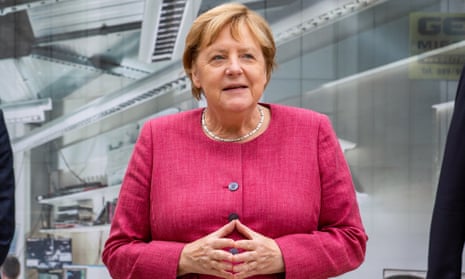 Angela Merkel visits the Max Planck Institute for Quantum Optics in Munich.