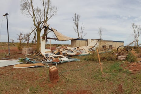 Un edificio dañado tras el ciclón tropical Ilsa cerca de la ciudad de Pardoo.