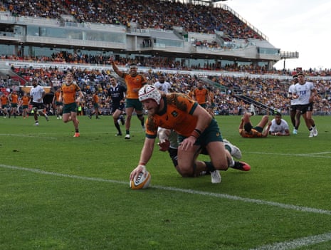 Fraser McReight scores for the Wallabies.