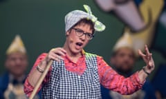 Annegret Kramp-Karrenbauer appears as Putzfrau Gretel 