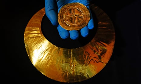 A portable sun disc, dated 2400–2000BC