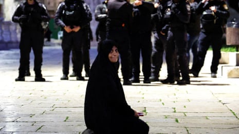 tourist police tel aviv Israeli police raid Jerusalem’s al-Aqsa mosque, triggering cross-border strikes – video report
