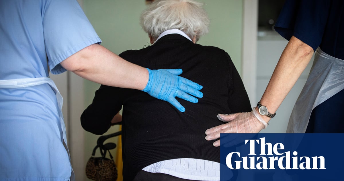 Care homes in England demand revival of Covid fund to pay isolating staff