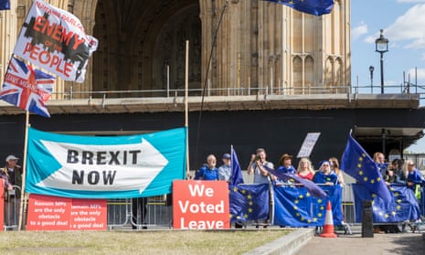 Pro- and anti-Brexit protests outside parliament, London, 5 September 2019.