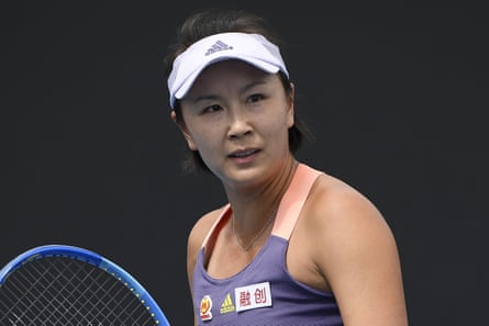 Peng Shuai ของจีนระหว่างการแข่งขันเดี่ยวรอบแรกที่ Australian Open ที่เมลเบิร์นในวันที่ 21 มกราคม 2020