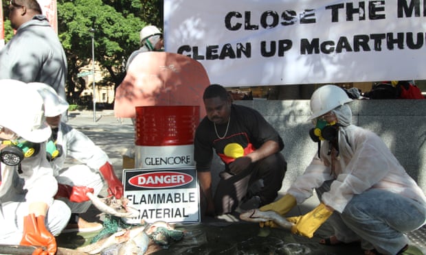 Representatives of the Northern Territory’s Indigenous Borroloola clan groups demand Glencore close and clean up its McArthur River site in 2016.