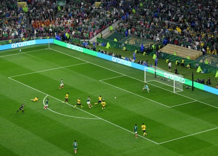 Jiménez strikes to put Mexico two up.