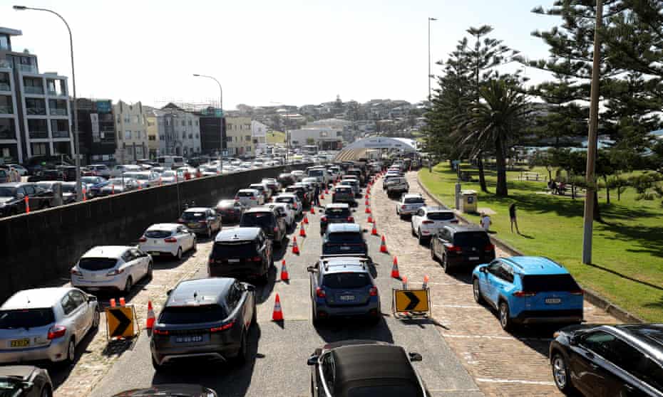 Long queues of cars at the St.V incent's Bondi Covid-19 testing centre