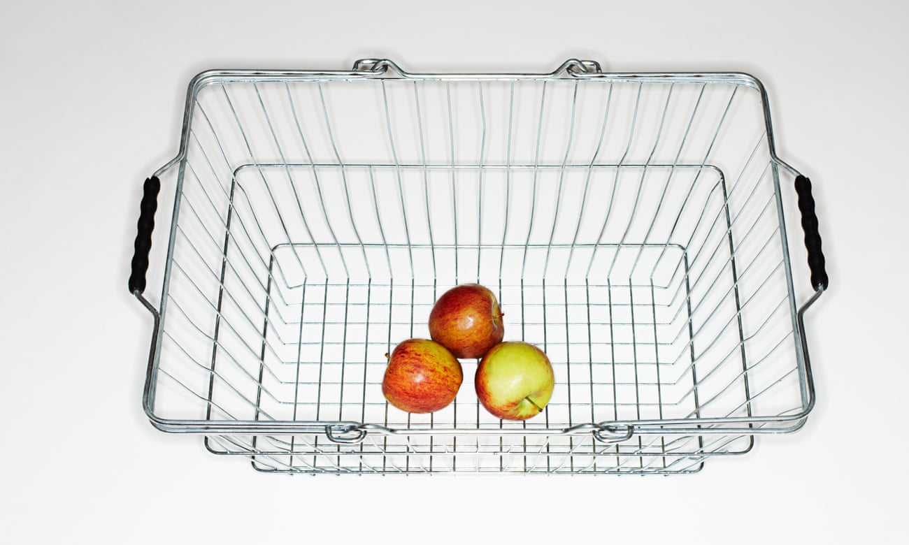 Supermarket basket with three apples.