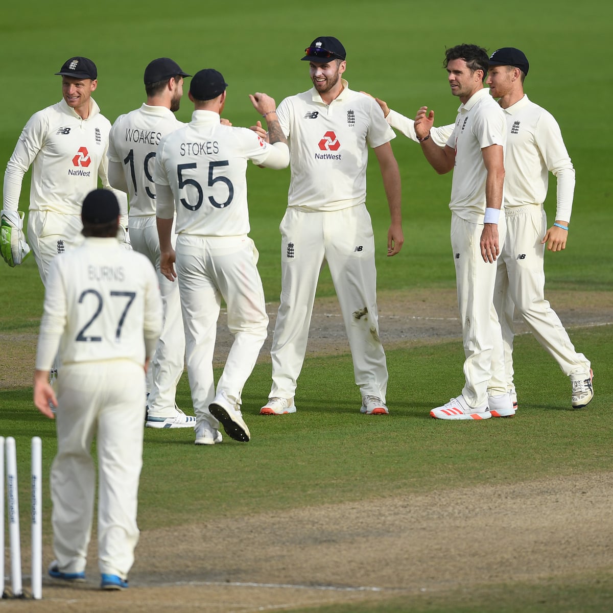 Dom Sibley Is All Ears As He Thinks On His Feet Against The Pakistan Attack England V Pakistan 2020 The Guardian