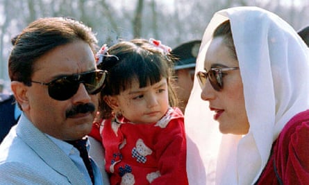 Asif Ali Zardari with his wife, Benazir Bhutto, and their daughter Assefa Bhutto Zardari in Islamabad in January 1995.