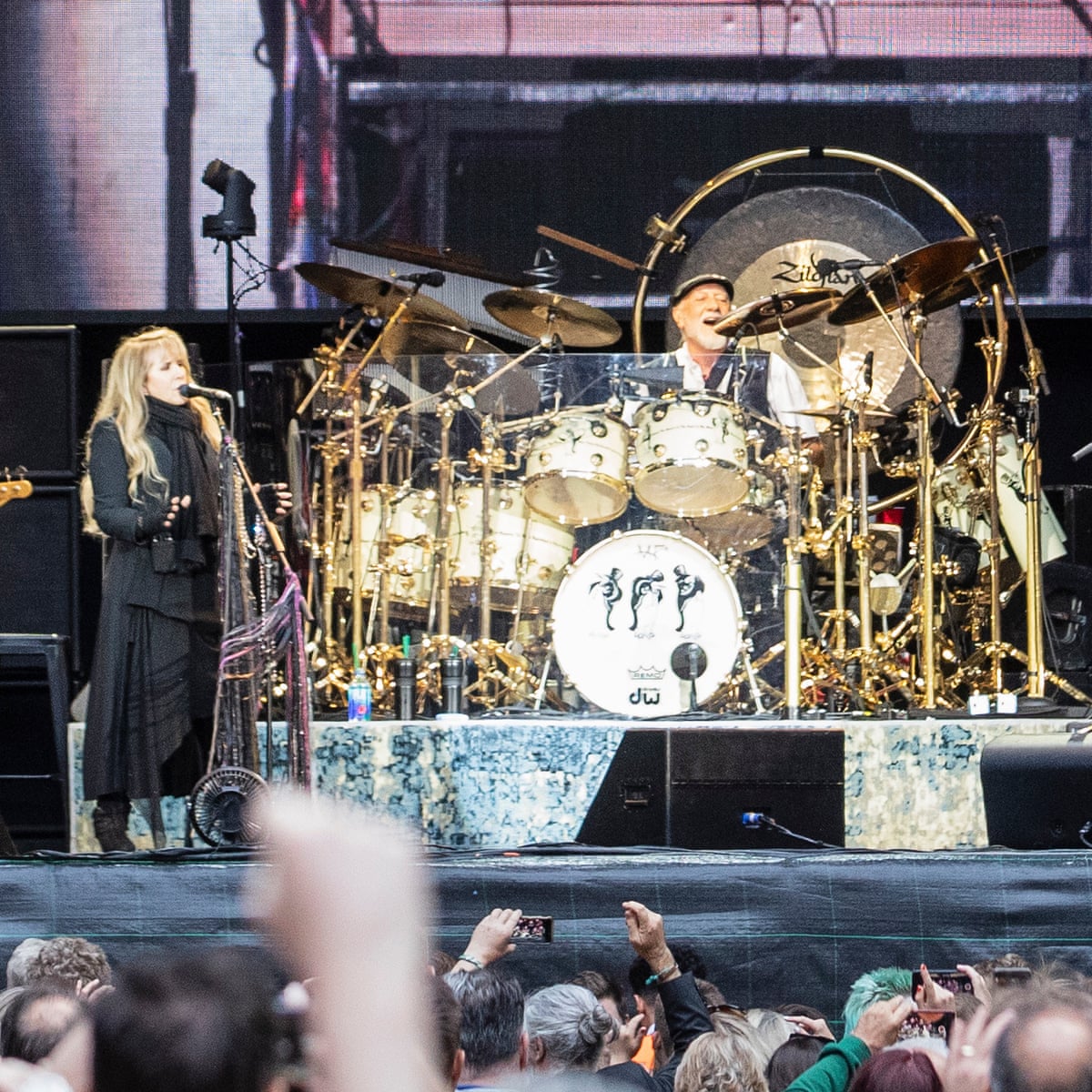 Fleetwood Mac Review Latest Lineup Makes Loving Them Fun Fleetwood Mac The Guardian Contert Review Fleetwood Mac 2022
