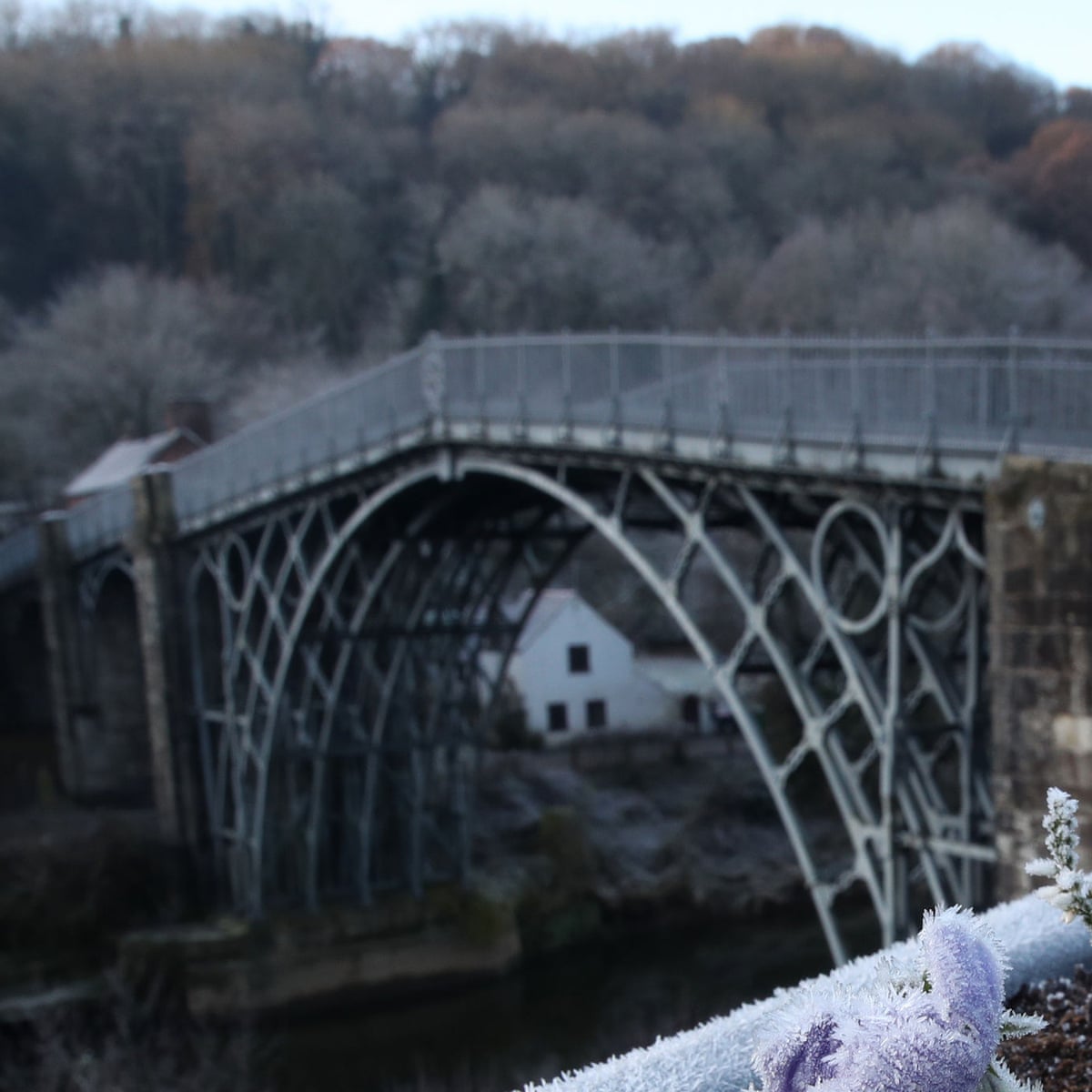 Iron Bridge Gets 3 6m Facelift As Age Catches Up With 250 Year Old Arch Heritage The Guardian
