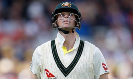 Steve Smith setelah jatuh lbw ke Mark Wood.