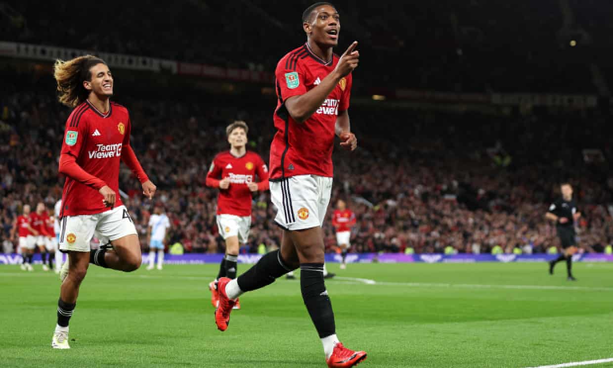 Manchester United beat Crystal Palace easily Manchester United beat Crystal Palace easily