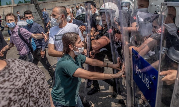 Demonstrators clash with Turkish riot police during a ‘March for Democracy’ called by the HDP.