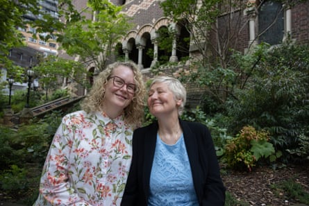 Laura (R) avec sa partenaire Debbie