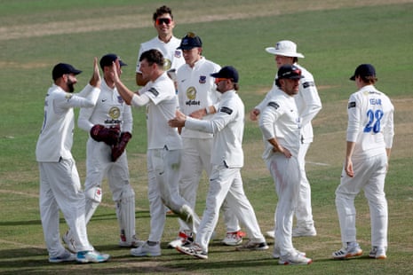 Hampshire v Warwickshire, Somerset v Glamorgan, and more: county cricket, day two – live
