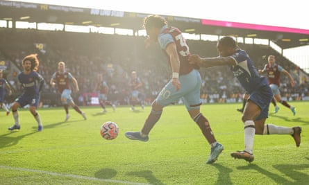 Luca Koleosho crosses the ball during Burnley’s 4-1 home defeat to Chelsea at Turf Moor