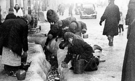 Women taking water flowing from broken water mains during the siege of Leningrad.