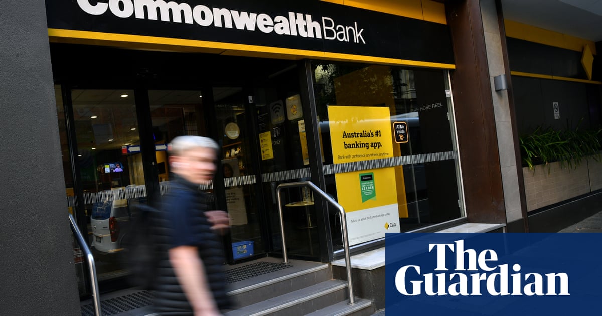 Commonwealth Bank $3 cash withdrawal fee 'a kick in the guts', assistant treasurer says