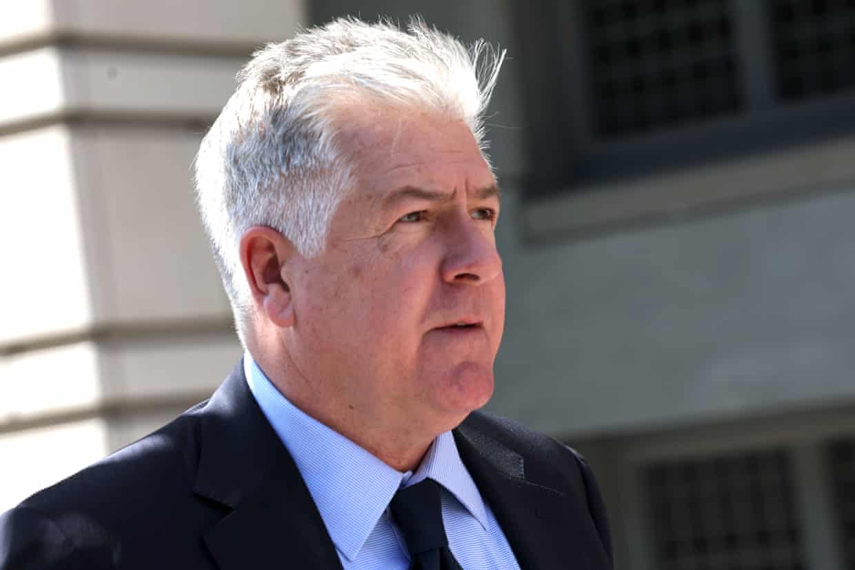 Trump lawyer said to have been waved off searching office for secret records (theguardian.com)