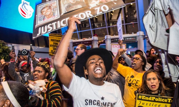Demonstrators in Sacramento disrupted traffic and blocked NBA fans from entering an arena on Thursday night, demanding justice for Stephon Clark. 