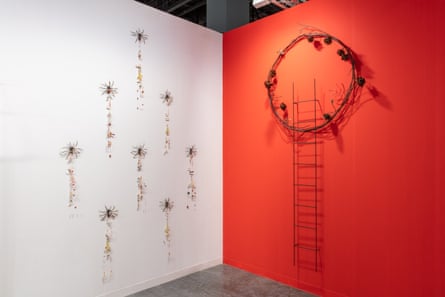 Vue d'installation du travail de Carlos Herrera à Art Basel Miami.