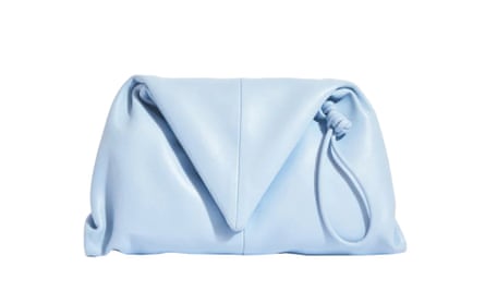 آبی کمرنگ، ماهانه 99 پوند برای 2 تعویض (بخشی از یک اشتراک) توسط Bottega Veneta از cocoon.club